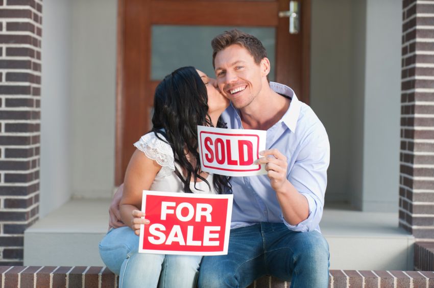 What are some tips for selling property privately?